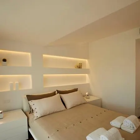 Sleeps 12 Air Con
