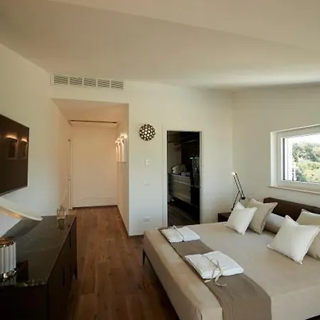 Sleeps 12 Air Con וילה