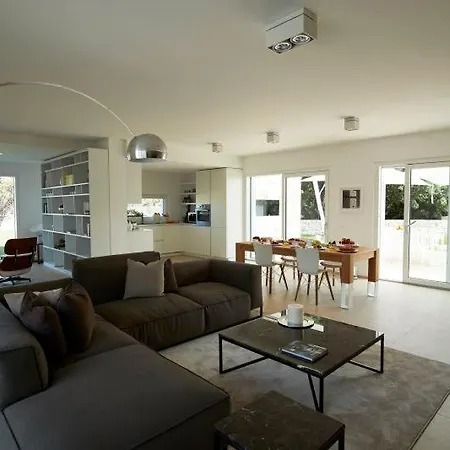 Sleeps 12 Air Con וילה פולינאנו א מארה